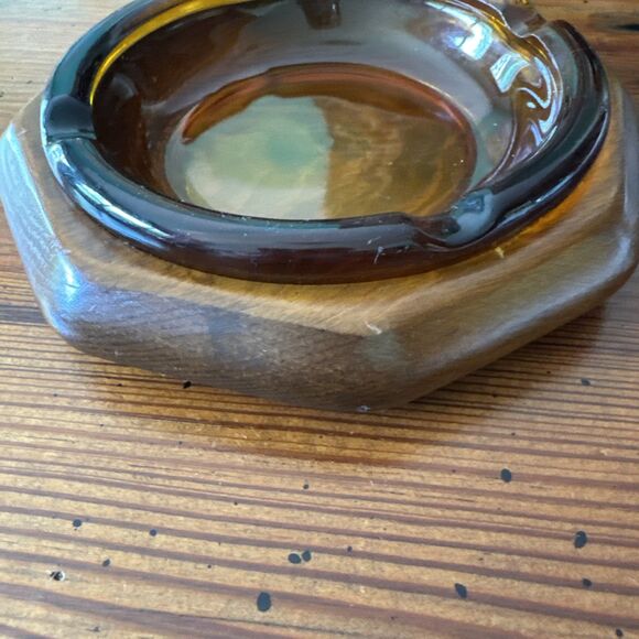 Vintage 1970s Cigar Ashtray Amber Glass 4 Finger Insert  7.5" Octagon Wood Base - Picture 3 of 10